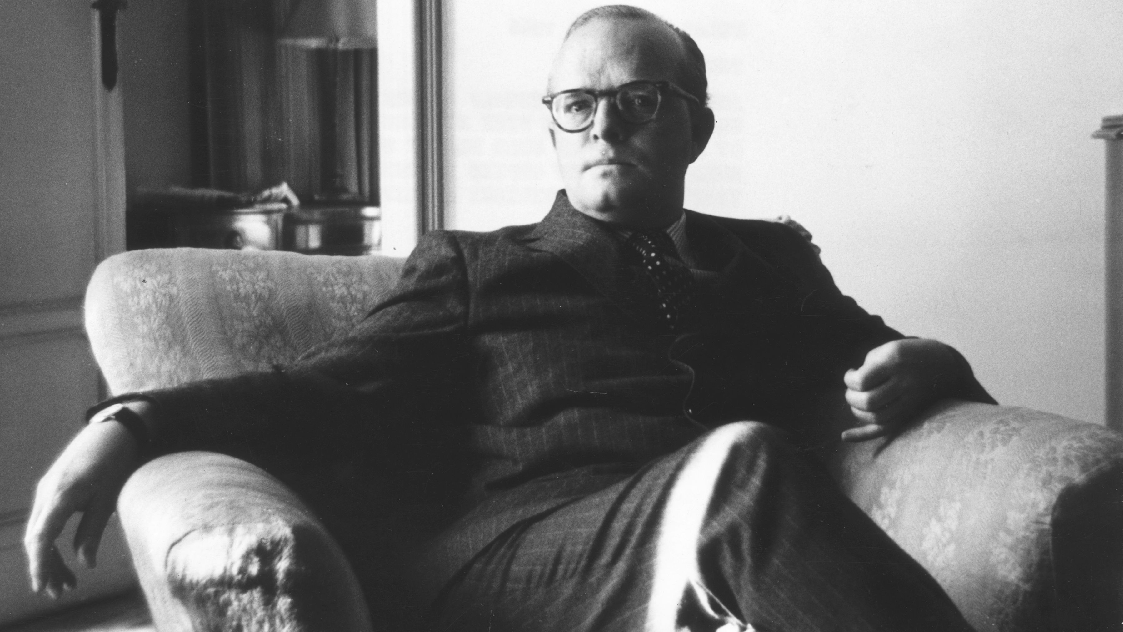 American writer Truman Capote (1924 - 1984), the author of 'Breakfast At Tiffany's' in Milan negotiating a contract for his new nonfiction novel 'In Cold Blood'.   (Photo by Keystone/Getty Images)
