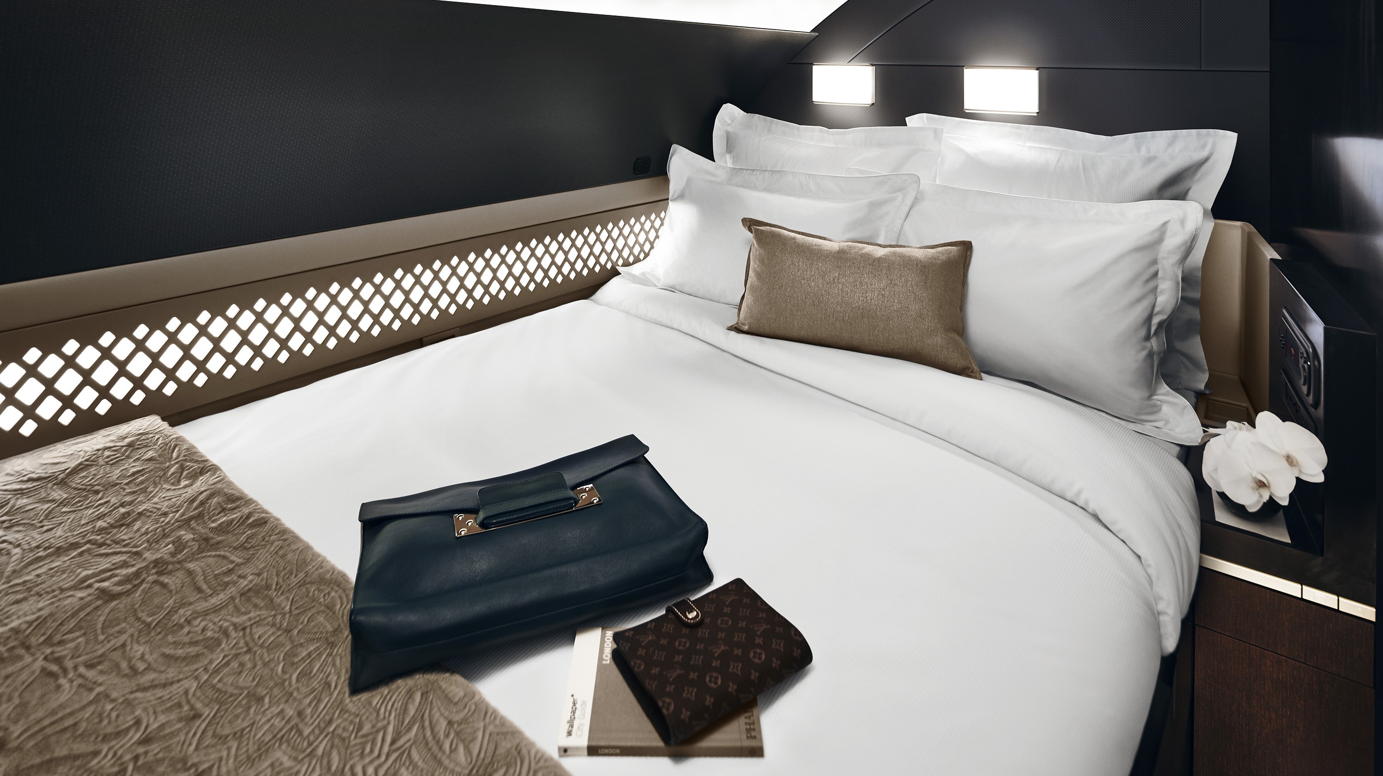 (Etihad Airways)