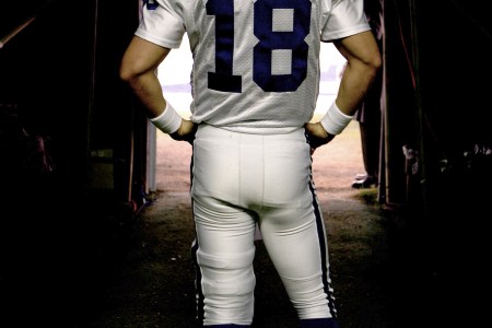 SAN DIEGO, CA - NOVEMBER 23:   Quarterback Peyton Manning #18 of the Indianapolis Colts prepares to enter the game against the San Diego Chargers during their NFL Game at Qualcomm Stadium on November 23, 2008 in San Diego, California. (Photo by Donald Miralle/Getty Images)