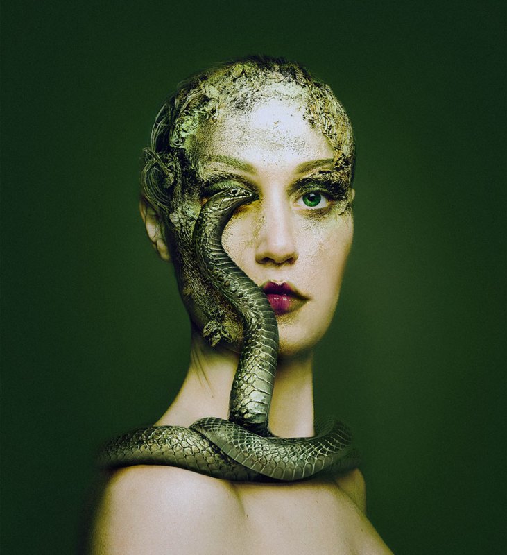 (Flora Borsi)