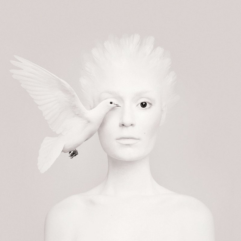 (Flora Borsi)