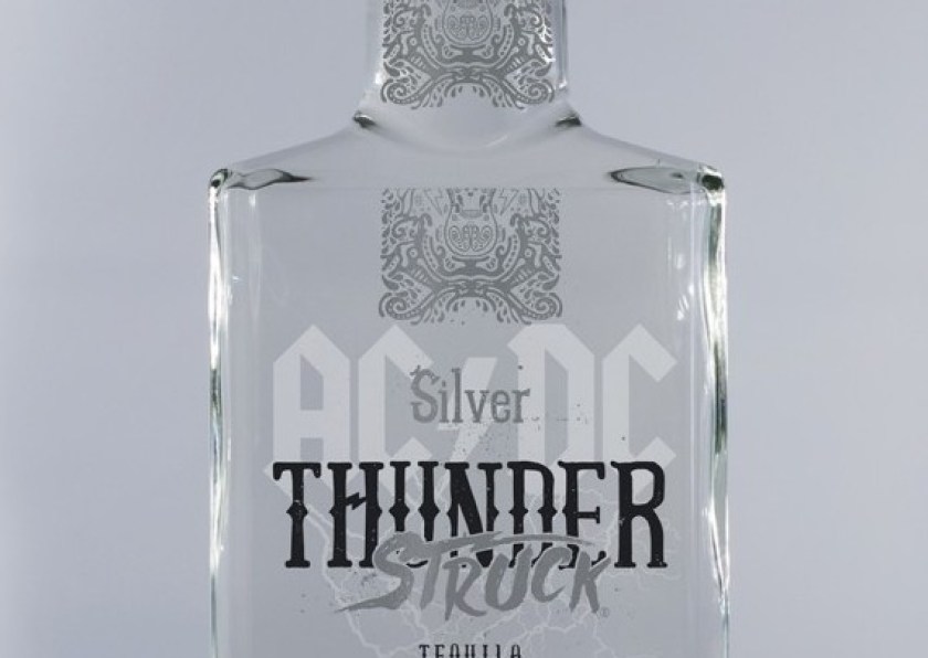 (© AC/DC Thunderstruck)