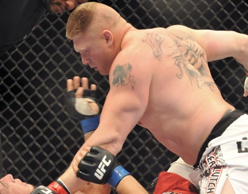 LAS VEGAS - JULY 11: UFC heavyweights Brock Lesnar (R) battles Frank Mir (L) during their heavyweight title bout during UFC 100 the Mandalay Bay Hotel and Casino on July 11, 2009 in Las Vegas, Nevada. (Photo by Jon Kopaloff/Getty Images)