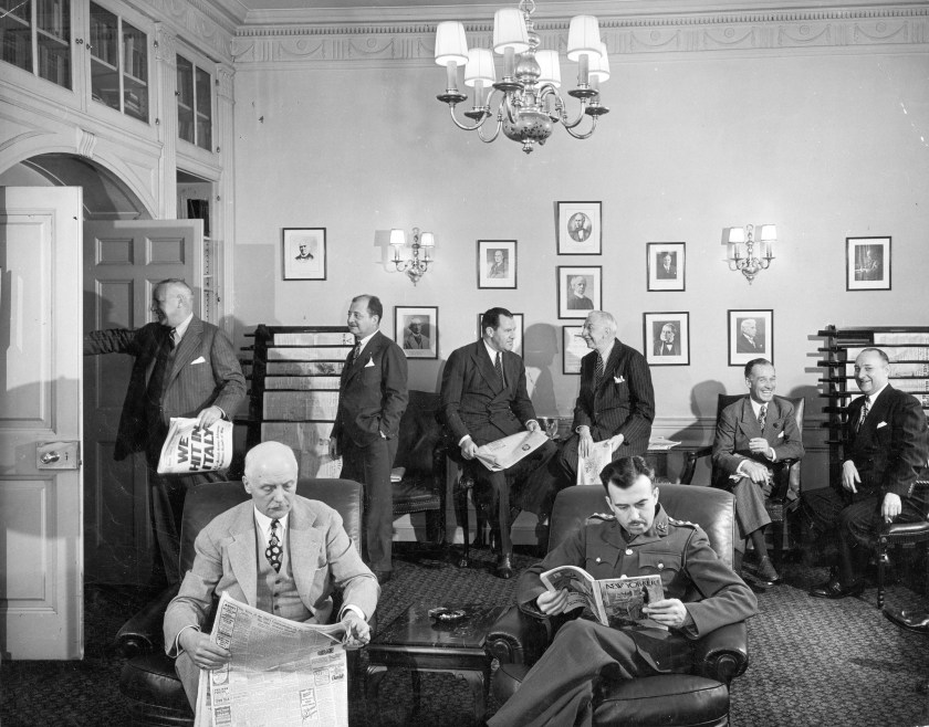 NEW YORK, UNITED STATES - JANUARY 01: Men relaxing in the Canadian Club Lounge at the Waldorf Astoria Hotel. (Photo by Alfred Eisenstaedt/The LIFE Picture Collection/Getty Images)