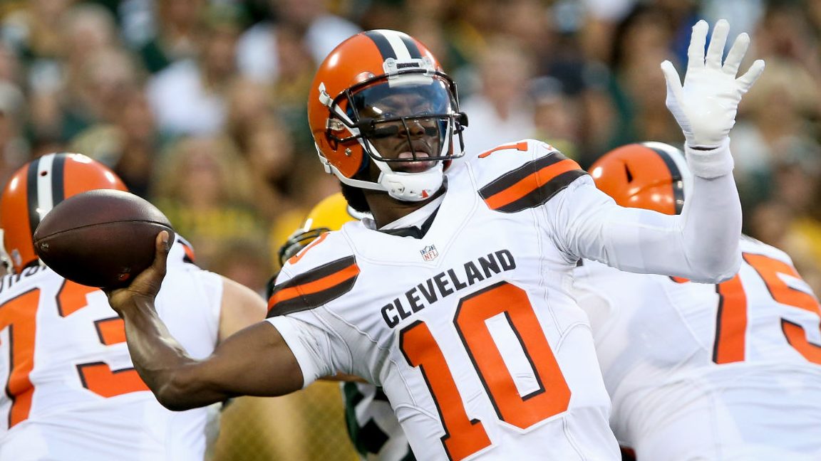 Robert Griffin #10 of the Cleveland Browns throws a pass in the first quarter against the Green Bay Packers at Lambeau Field on August 12, 2016 in Green Bay, Wisconsin. (Photo by Dylan Buell/Getty Images)