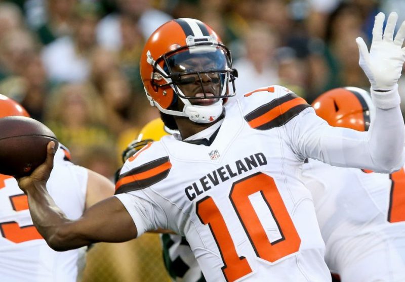 Robert Griffin #10 of the Cleveland Browns throws a pass in the first quarter against the Green Bay Packers at Lambeau Field on August 12, 2016 in Green Bay, Wisconsin. (Photo by Dylan Buell/Getty Images)