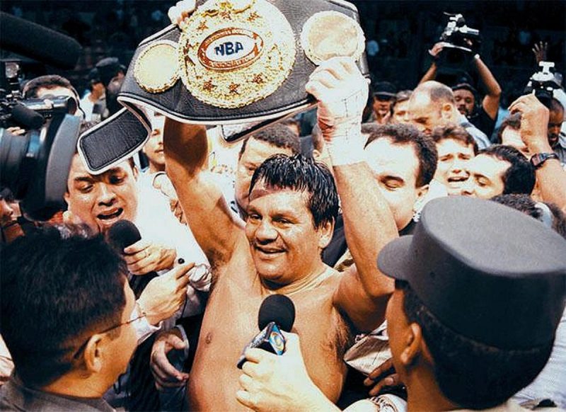 PANAMA CITY, PANAMA: Four-time super middle-weight world champion Roberto "Mano de Piedra" Duran (C) from Panama holds the title belt after beating US challenger Pat Lawlor late 16 June, 2000, in Panama City. Duran won over Lawlor on a unanimous decision in twelve rounds in front of 12,000 people. AFP PHOTO / GUIDO BLANDON (Photo credit should read GUIDO BLANDON/AFP/Getty Images)