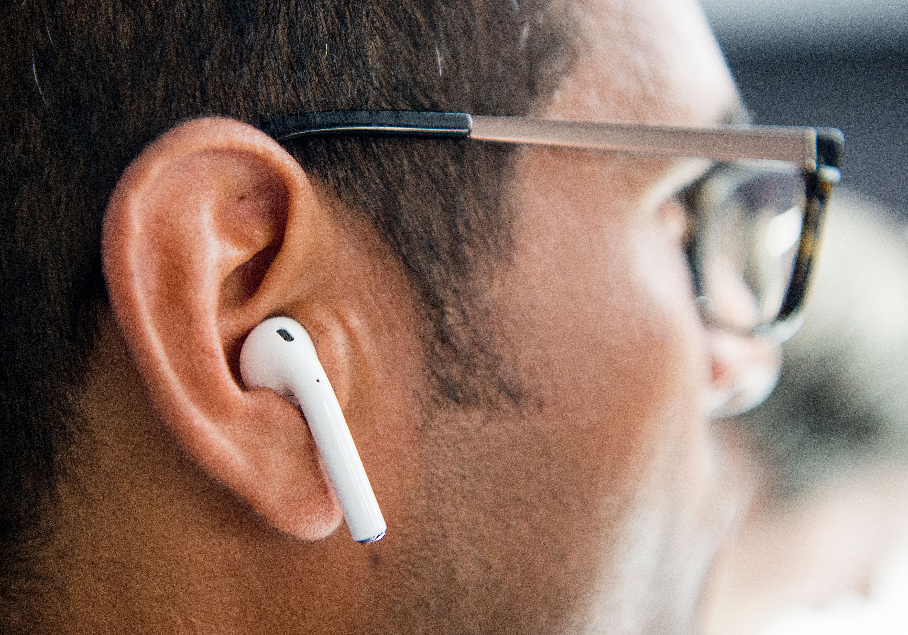 Apple wireless AirPods are tested during a media event at Bill Graham Civic Auditorium in San Francisco, California on September 07, 2016.   / AFP / Josh Edelson        (Photo credit should read JOSH EDELSON/AFP/Getty Images)