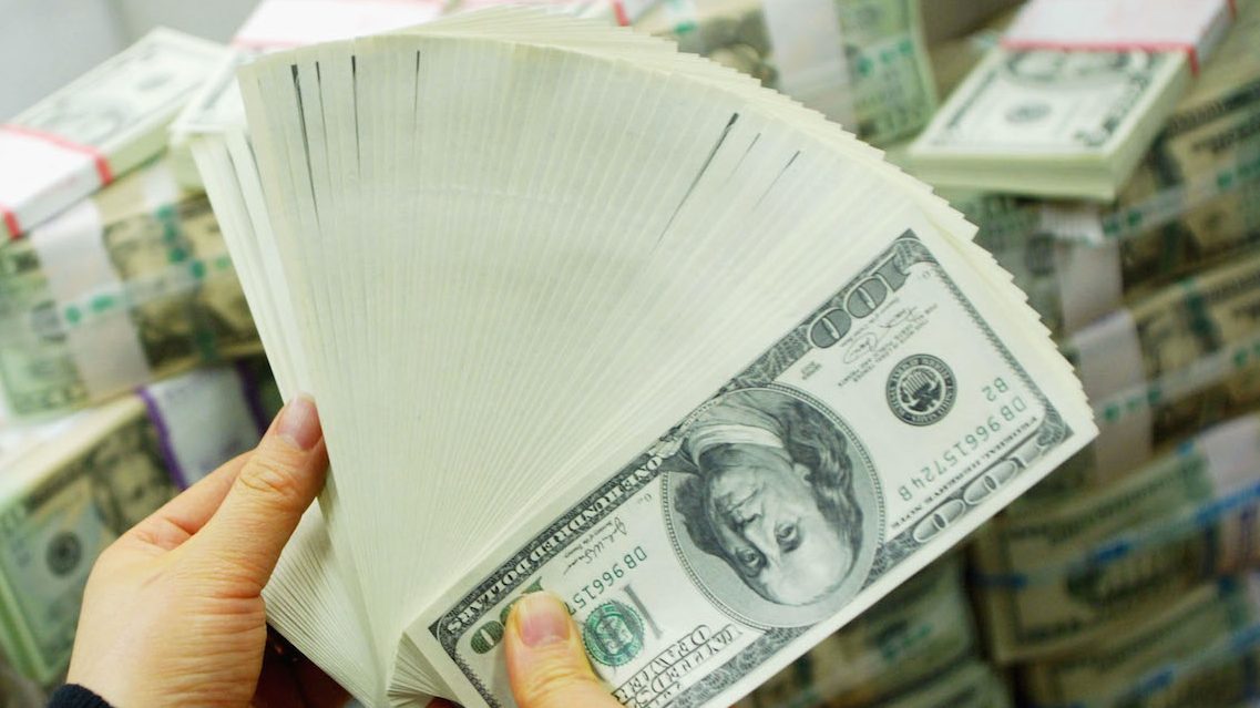 SEOUL, SOUTH KOREA - FEBRUARY 22:  A South Korean banker carries US dollar bank notes at the Korea Exchange bank on February 22, 2005 in Seoul, South Korea. The South Korean won jumped to its highest intraday level in more than seven years in domestic trade on Tuesday, boosted by strong foreign equity buying and exporter deals. (Photo by Chung Sung-Jun/Getty Images)