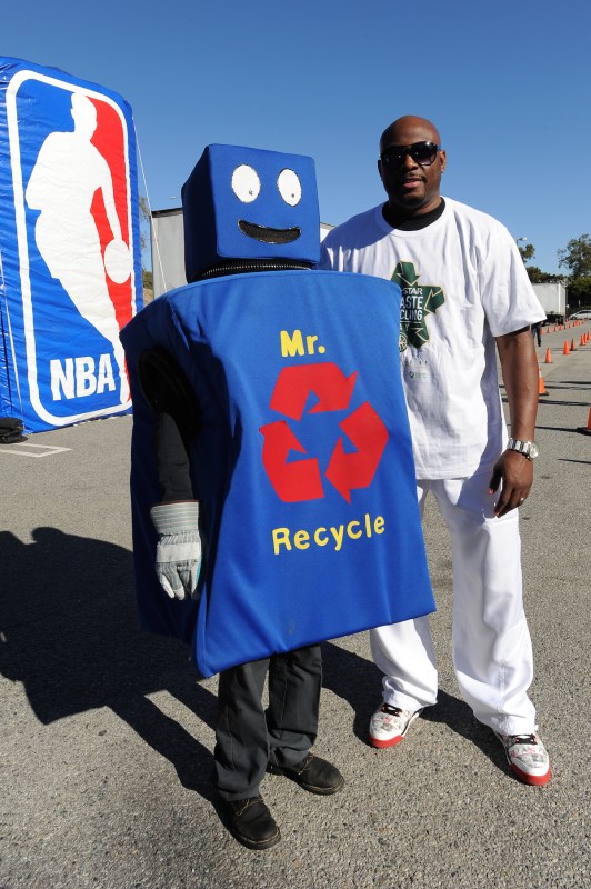 LOS ANGELES, CA - FEBRUARY 12: NBA Legend Mitch Richmond poses for a photo with a Mr. Recycle mascot during the Haier All-Star E-Waste Recycling event on February 12, 2011 at the Convention Center in Los Angeles, California. NOTE TO USER: User expressly acknowledges and agrees that, by downloading and/or using this Photograph, user is consenting to the terms and conditions of the Getty Images License Agreement. Mandatory Copyright Notice: Copyright 2011 NBAE (Photo by Juan Ocampo/NBAE via Getty Images) *** Local Caption *** Mitch Richmond