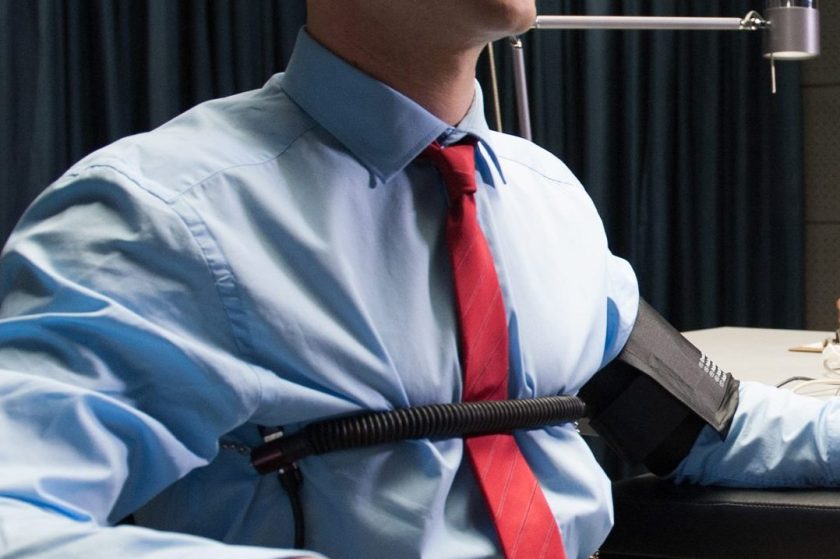Joseph Gordon-Levitt as Edward Snowden in Academy Award® winning director Oliver Stone’s international thriller SNOWDEN. (Jürgen Olczyk/Open Road Films)