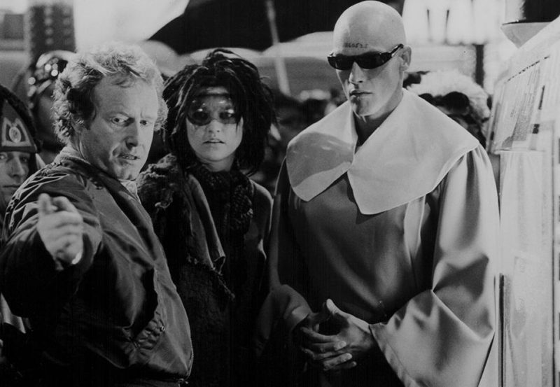 Director Ridley Scott, with supporting actors in costume, on the set of movie 'Blade Runner', 1982. (Stanley Bielecki Movie Collection/Getty Images)