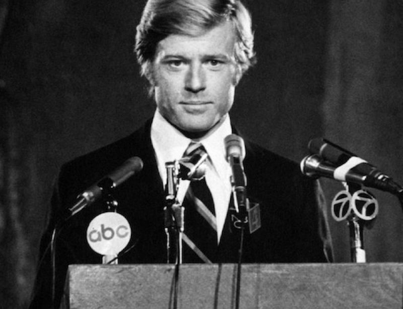 Director Michael Ritchie talks to Robert Redford on the set of 'The Candidate.' USA, 1972. (Mondadori Portfolio via Getty Images)