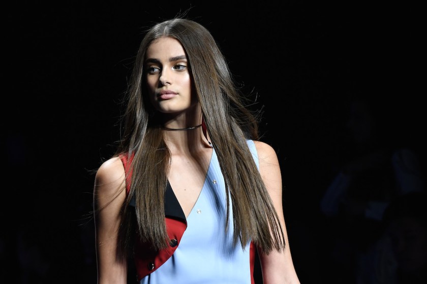 MILAN, ITALY - SEPTEMBER 23: Taylor Hill walks the runway at the Versace show during Milan Fashion Week Spring/Summer 2017 on September 23, 2016 in Milan, Italy. (Photo by Jacopo Raule/Getty Images)