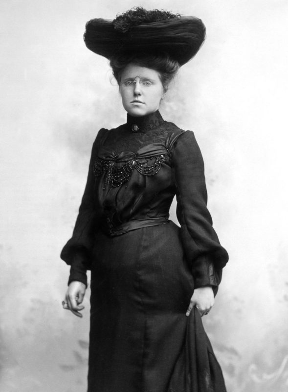 1890s 1900s SEPIA PORTRAIT OF WOMAN SERIOUS FACIAL EXPRESSION BLACK DRESS AND HAT (Photo by H. Armstrong Roberts/ClassicStock/Getty Images)