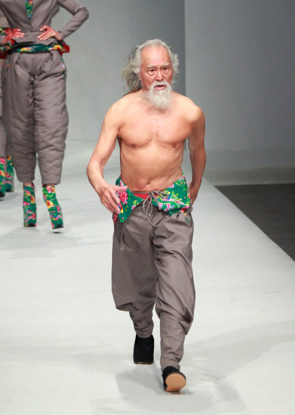 Wand Deshun making his runway debut during the Sheguang Hu Collection at China Fashion Week in Beijing on March 25, 2015 (STR/AFP/Getty Images)