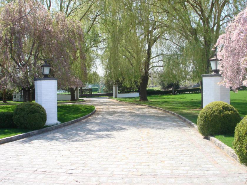 Donald Trump's First Mansion