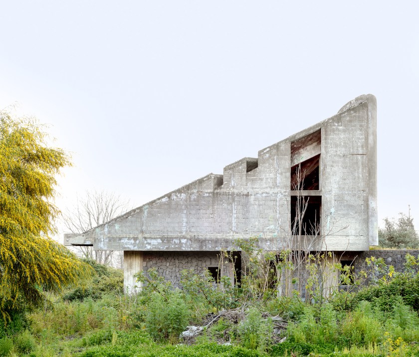 This series of photographs, Empire of dust has been realized in south Italy, in the regions of Sicily, Calabria, Basilicata and Puglia, where financial crises and embezzlement have made of the incompleteness, an architectural aesthetics. Through this series, she tries jointly through an "archeology of the present" to reflect the contemporary history by the yardstick of these unfinished architectures, while invoking the viewer's imagination so that there unfolds a variant of the world. (Amelie Labourdette/2016 Sony World Photography Awards)