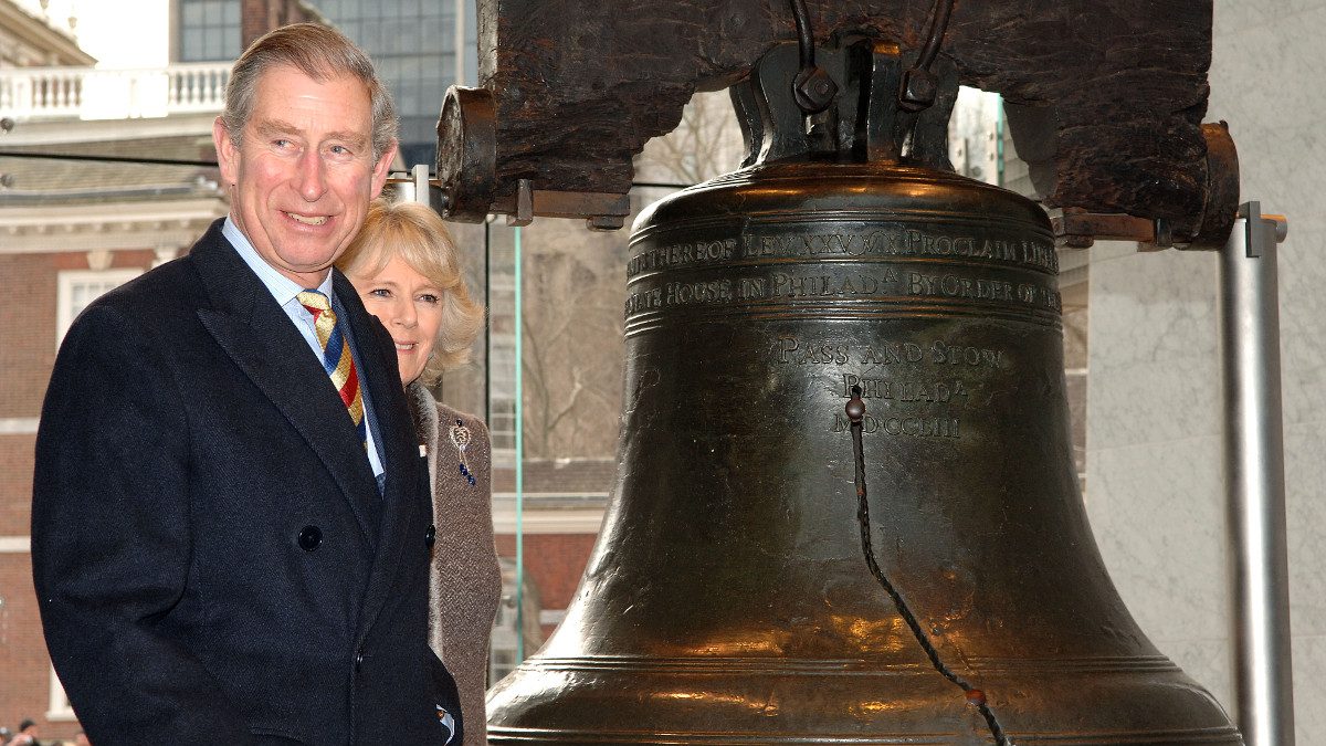 Prince Charles, Prince of Wales and Camilla, Duchess of Cornwall view the Liberty Bell (Anwar Hussein/Getty Images)
