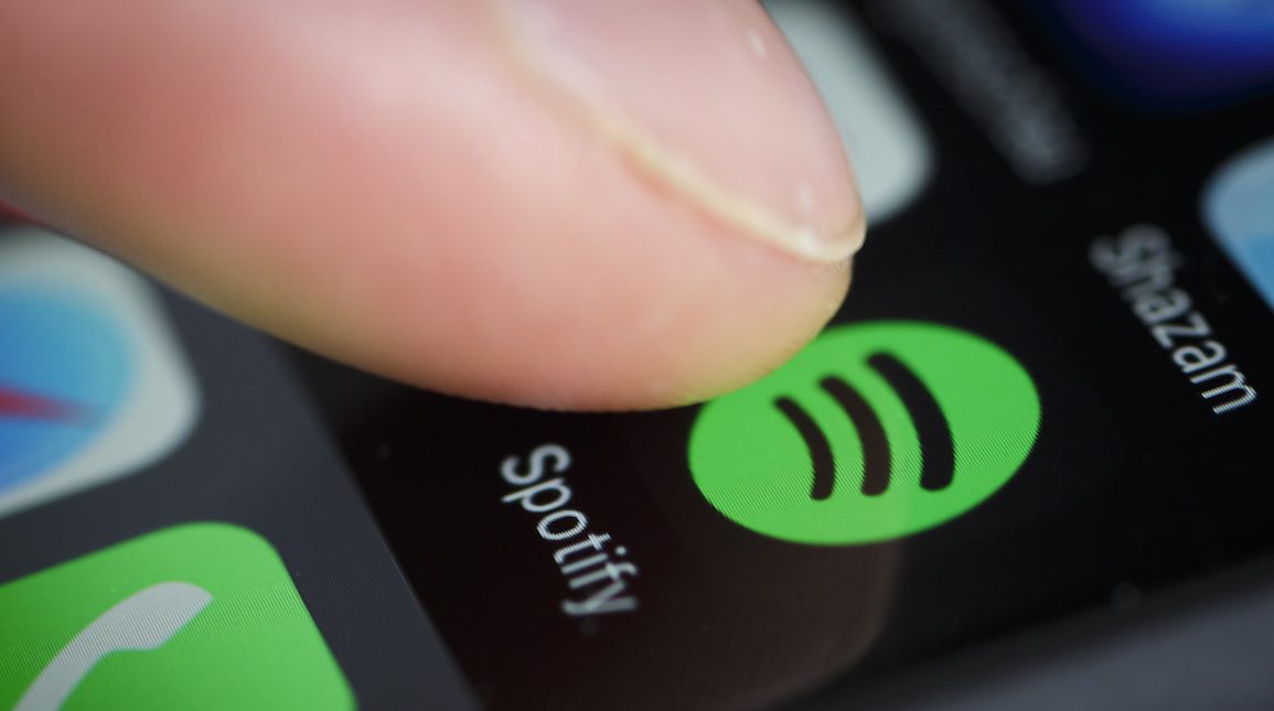 BERLIN, GERMANY - JANUARY 21: The Logo of streeming service Spotify is displayed on the screen of a smartphone on January 21, 2016 in Berlin, Germany.  (Photo by Thomas Trutschel/Photothek via Getty Images)