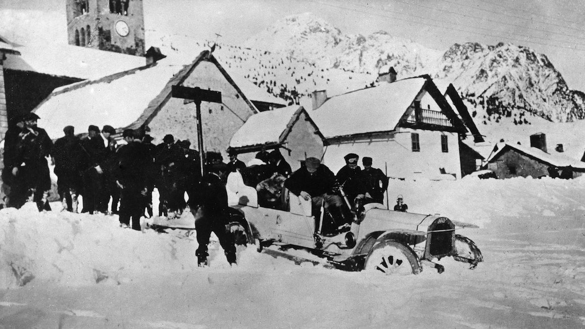 (GERMANY OUT) The great Auto race 1908 N.Y-Moskau-Paris: The german Protos car on its way crossing the USA. february 1908 (Photo by ullstein bild/ullstein bild via Getty Images)
