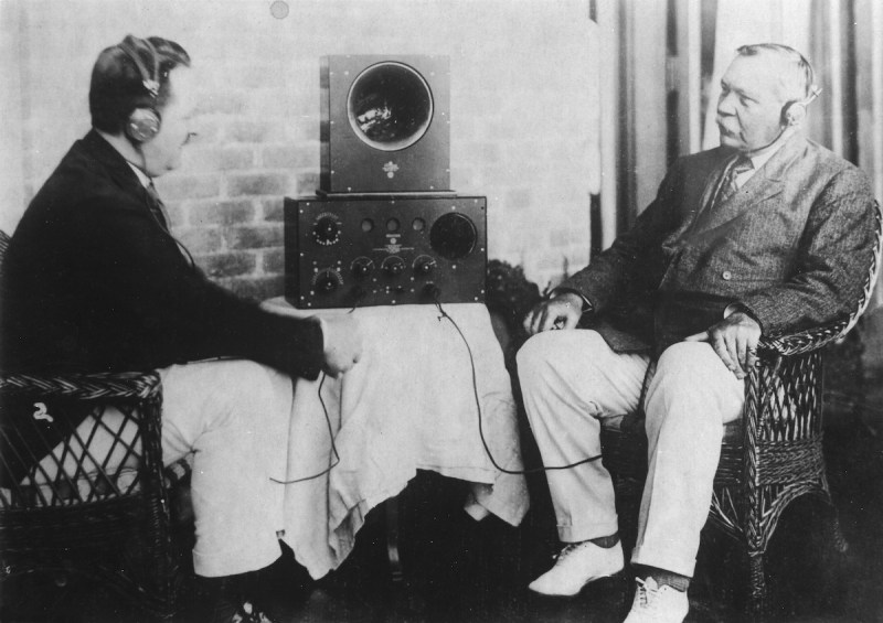 (GERMANY OUT) Doyle, Arthur Conan Sir - Doctor, Writer, GB *22.05.1859-07.07.1930+ Portrait giving a radio interview (at right) - ca. 1925 - Photographer: Walter Gircke Vintage property of ullstein bild (Photo by Gircke/ullstein bild via Getty Images)