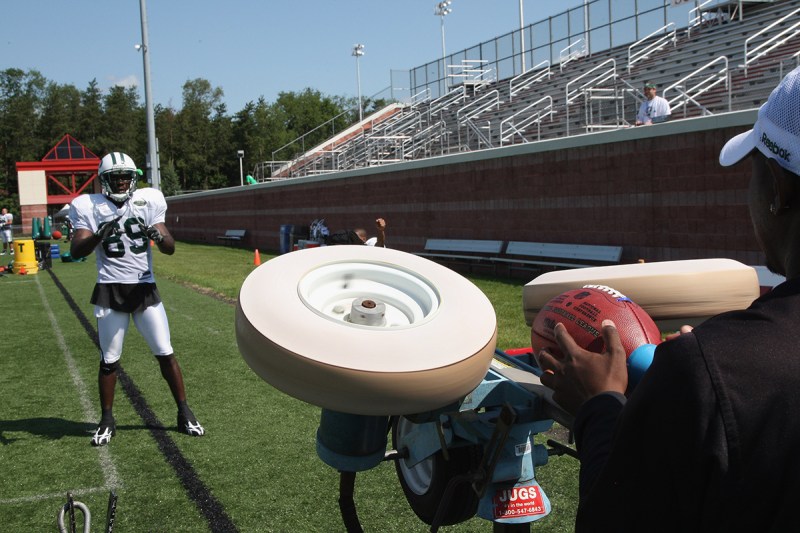 Jugs football machine