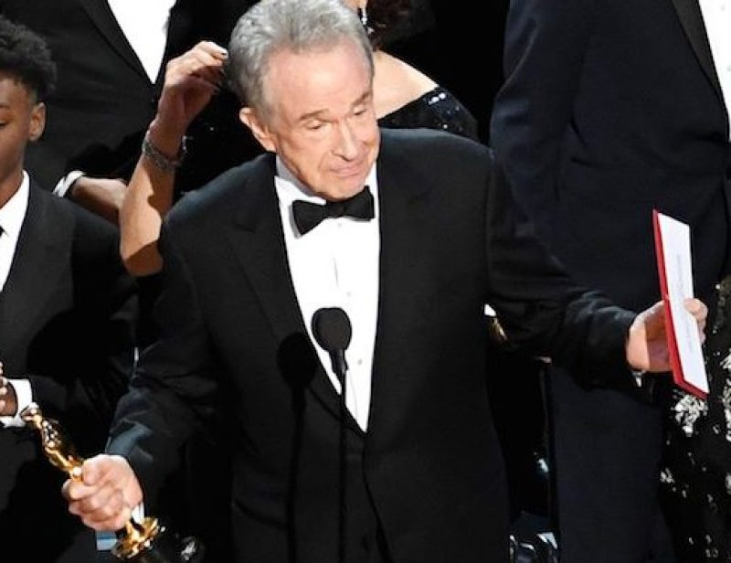 HOLLYWOOD, CA - FEBRUARY 26: Actor Warren Beatty (C) explains a presentation error which resulted in Best Picture being announced as 'La La Land' instead of 'Moonlight' onstage during the 89th Annual Academy Awards at Hollywood & Highland Center on February 26, 2017 in Hollywood, California. (Photo by Kevin Winter/Getty Images)