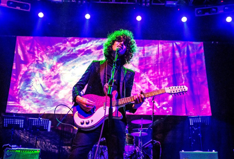 James Bagshaw of English rock band Temples playing a Danelectro DC59 12 string electric guitar (Simon Sarin/Redferns)
