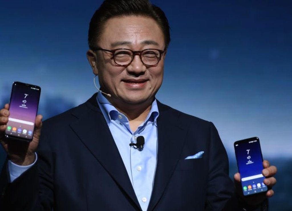 DJ Koh Samsung President Mobile Communications Business introduces the new Samsung S8 and S8 Plus during a new conference on March 29, 2017 in New York. Samsung on Wednesday unveiled its new Galaxy S8 smartphones, incorporating its virtual assistant Bixby, as the market leader seeks to rebound from a chaotic handset recall and a corruption scandal.The two handsets, fitted with screens of 5.8 and 6.2 inches, include Samsung's upgraded digital assistant Bixby, competing in a crowded field that includes Apple's Siri, Google Assistant and Amazon Alexa. Koh said Bixby would provide users with "more and more personalized help," using voice commands to navigate apps and services. / AFP PHOTO / TIMOTHY A. CLARY (Photo credit should read TIMOTHY A. CLARY/AFP/Getty Images)