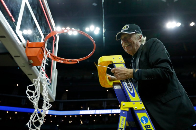 KANSAS CITY, MO - MARCH 25: Oregon alumni and co-founder and chairman emeritus of Nike, Inc. Phil Knight cuts down the net with the Oregon Ducks after their 74-60 win over the Kansas Jayhawks during the 2017 NCAA Men's Basketball Tournament Midwest Regional at Sprint Center on March 25, 2017 in Kansas City, Missouri. (Photo by Jamie Squire/Getty Images)