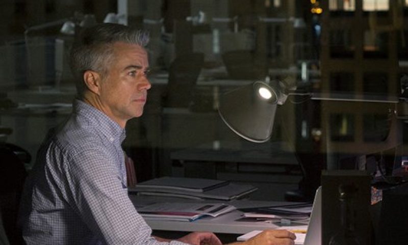 Businessman working late in office (Getty Images)