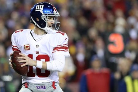 Quarterback Eli Manning #10 of the New York Giants passes the ball against the Washington Redskins in the fourth quarter at FedExField on January 1, 2017 in Landover, Maryland. (Photo by Rob Carr/Getty Images)
