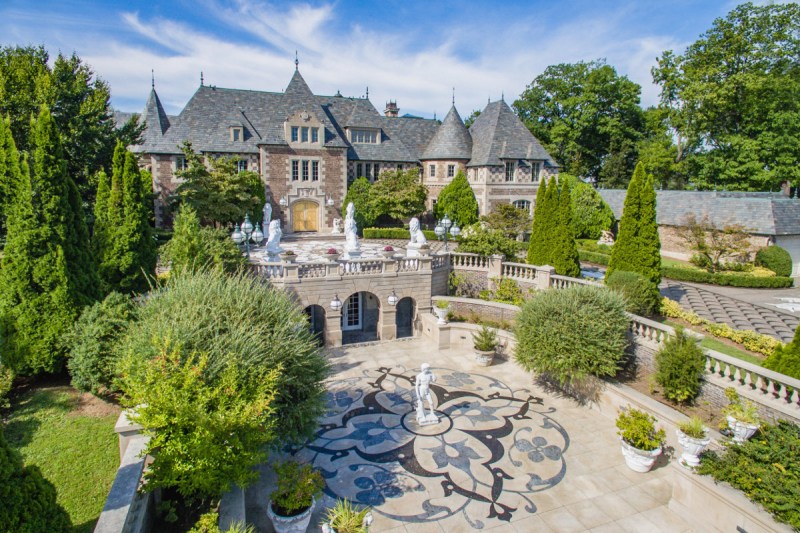 (Laffey Fine Homes Int'l Realty)