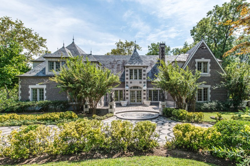 (Laffey Fine Homes Int'l Realty)