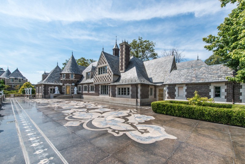 (Laffey Fine Homes Int'l Realty)
