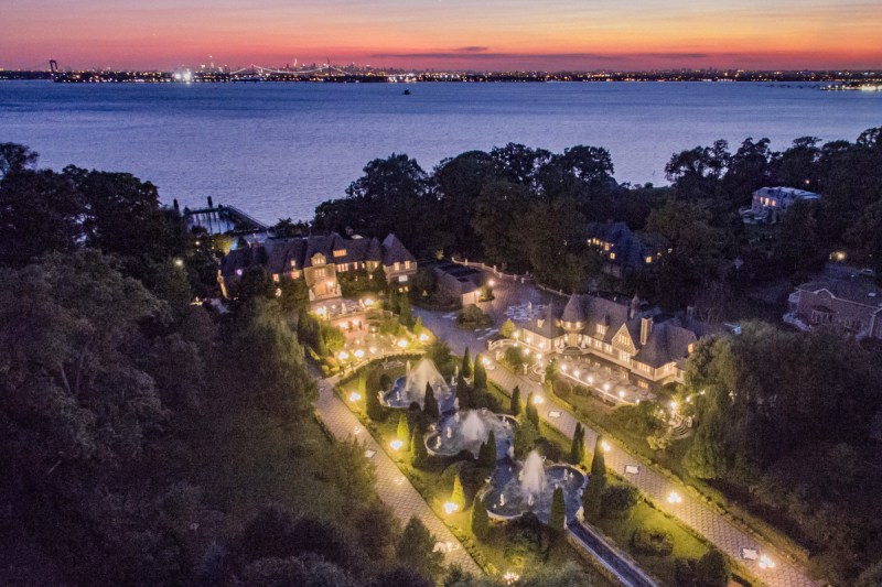 (Laffey Fine Homes Int'l Realty)