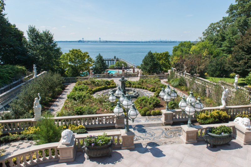 (Laffey Fine Homes Int'l Realty)
