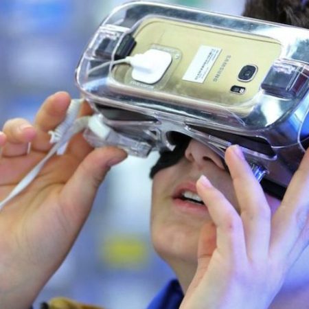Can Virtual Reality help cure pain?