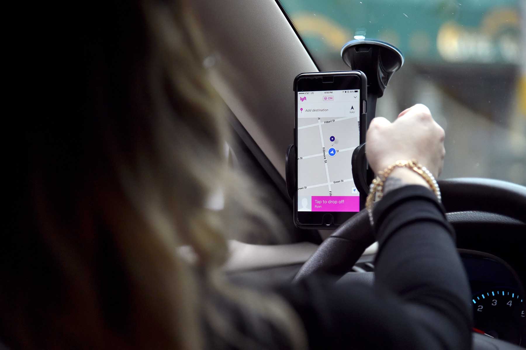  A Lyft driver navigates to her passenger on February 3, 2016 in San Francisco, California.  (Mike Coppola/Getty Images for Lyft)