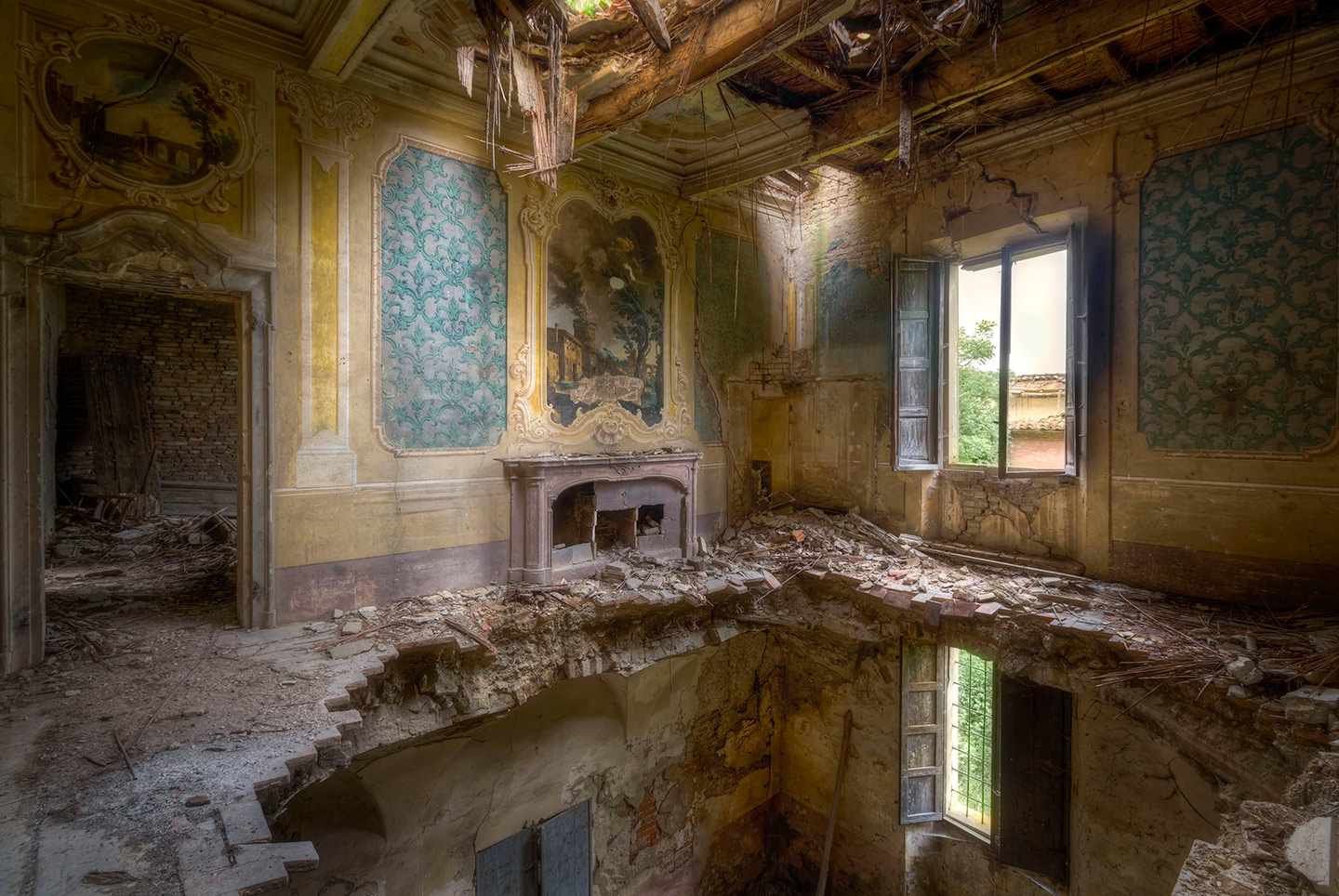 Abandoned Building Photos in Italy
