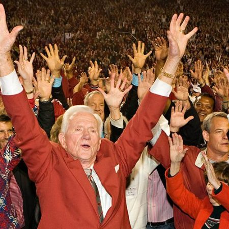 Legendary Arkansas Coach Frank Broyles Dead at 92