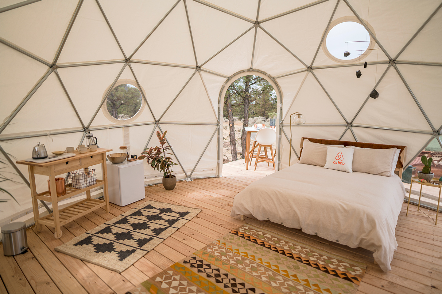 Airbnb National Geographic Solar Eclipse Contest