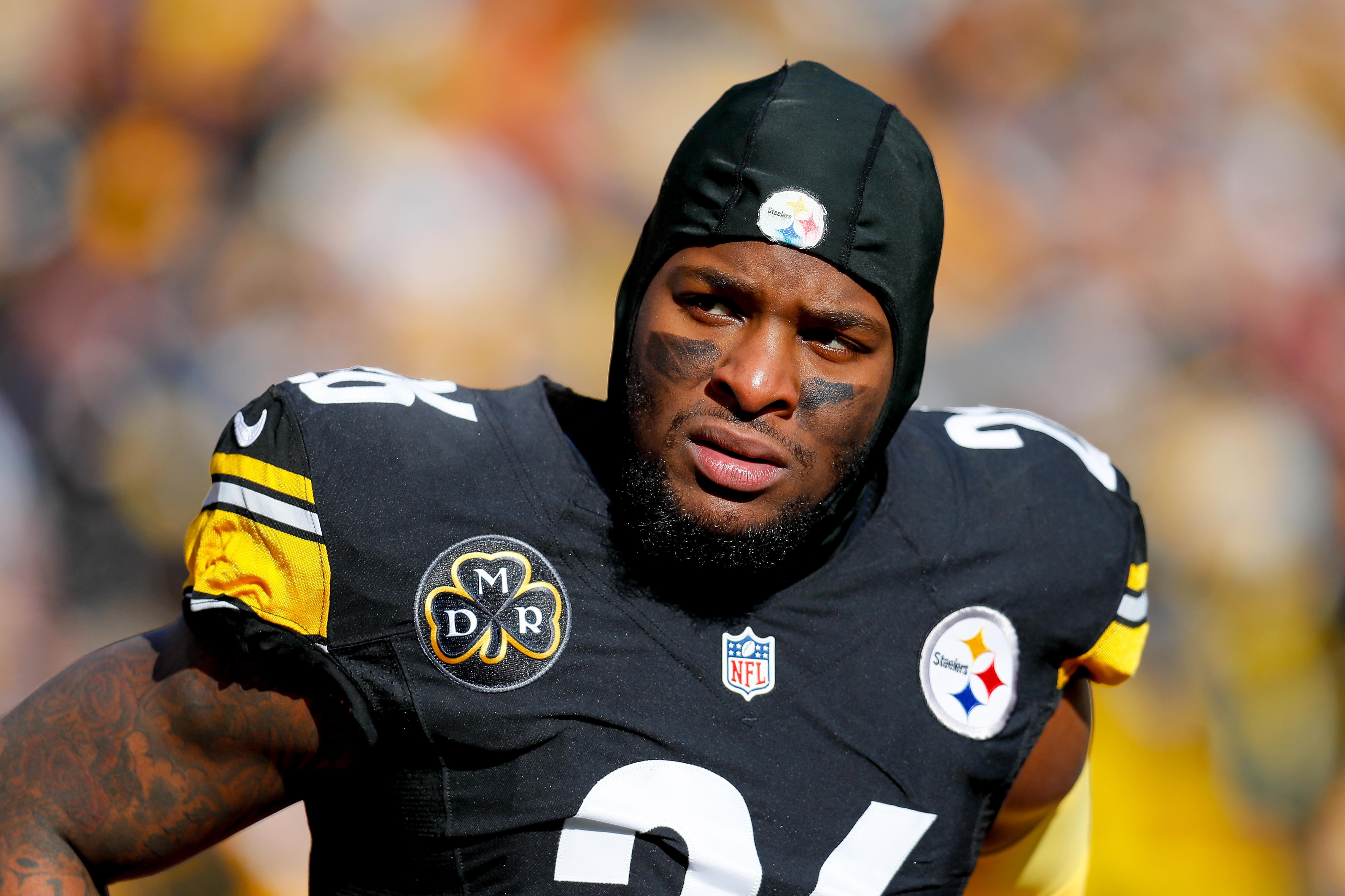 Le'Veon Bell #26 of the Pittsburgh Steelers looks on against the Jacksonville Jaguars during the first half of the AFC Divisional Playoff game at Heinz Field. (Photo by Kevin C. Cox/Getty Images)