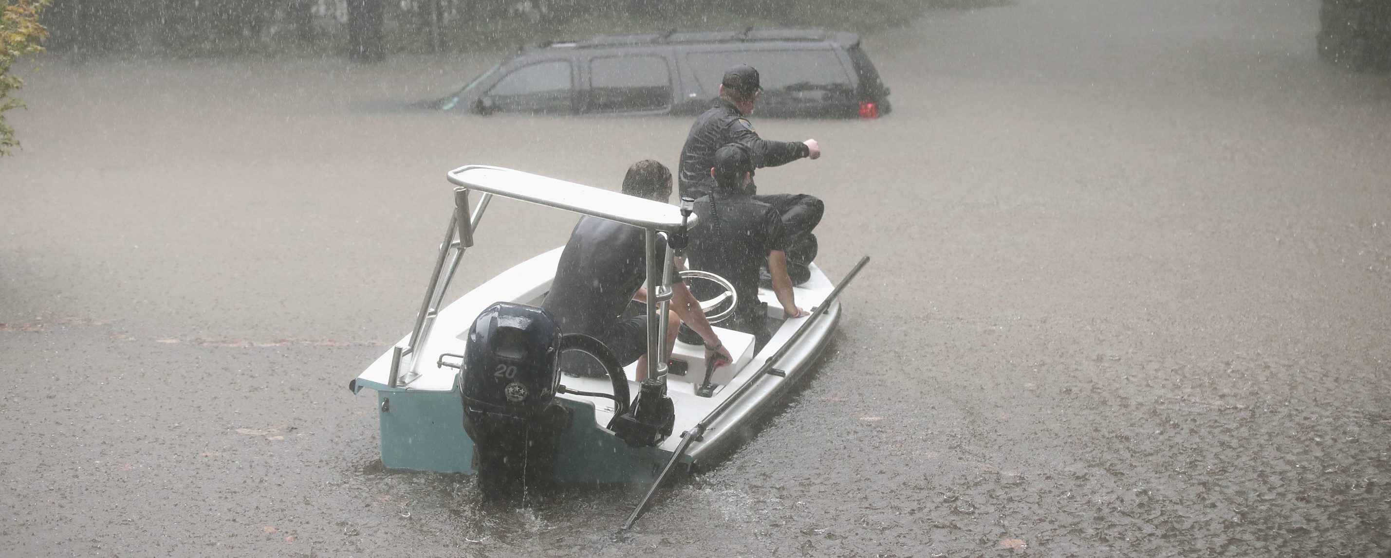 Volunteers and officers from the neighborhood security patrol help to rescue residents in the upscale River Oaks neighborhood after it was inundated with flooding from Hurricane Harvey on August 27, 2017 in Houston, Texas. (Photo by Scott Olson/Getty Images)