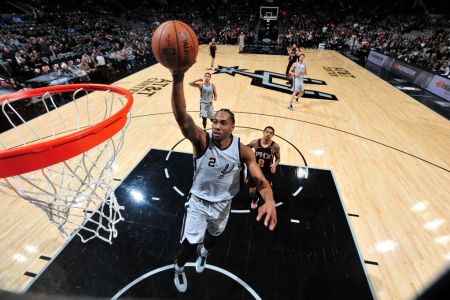 Kawhi Leonard #2 of the San Antonio Spurs dunks the ball during game against the Phoenix Suns on January 5, 2018 at the AT&T Center in San Antonio, Texas. (Photos by Mark Sobhani/NBAE via Getty Images)