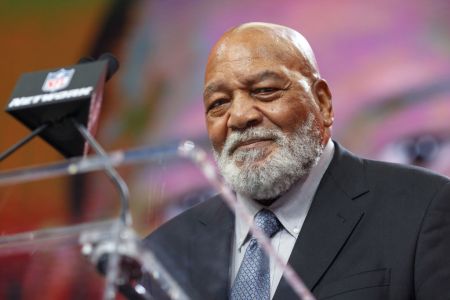 ARLINGTON, TX - APRIL 27: NFL legend Jim Brown announces the Cleveland Browns pick during the second round of the NFL Draft on April 27, 2018 at AT&T Stadium in Arlington, TX. (Photo by Andrew Dieb/Icon Sportswire via Getty Images)