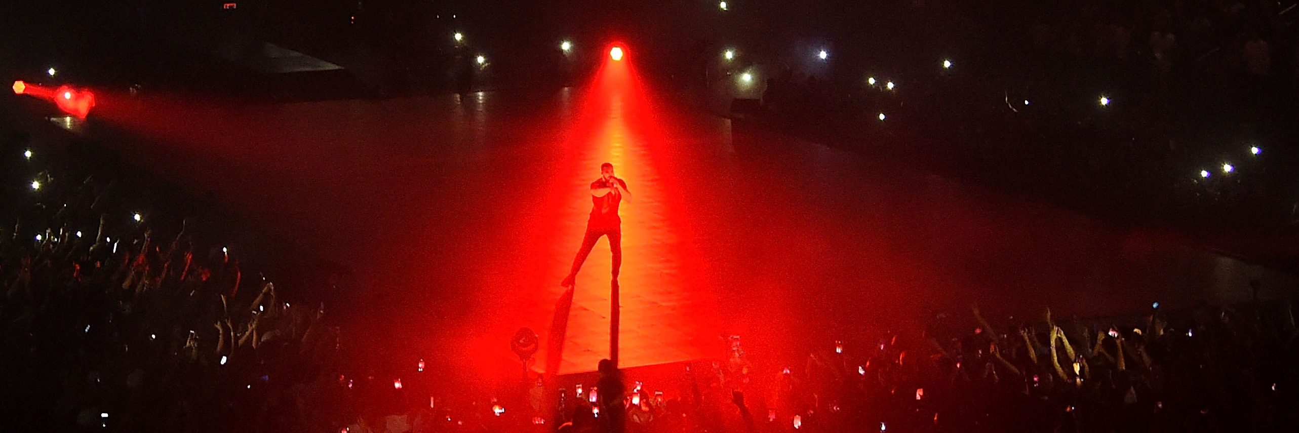 Drake performs onstage at Madison Square Garden on August 25, 2018 in New York City.  (Photo by Jamie McCarthy/Getty Images)
