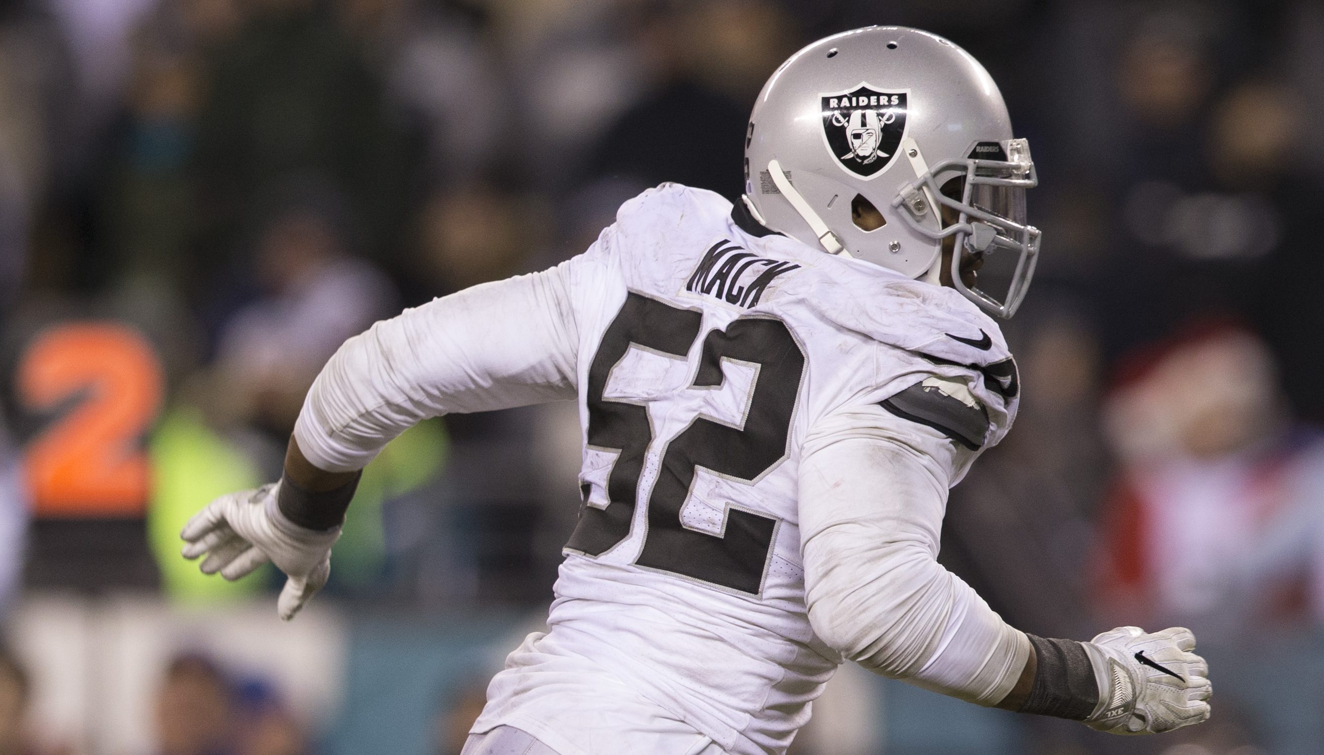 Khalil Mack #52 of the Oakland Raiders in action against the Philadelphia Eagles at Lincoln Financial Field on December 25, 2017 in Philadelphia, Pennsylvania. (Photo by Mitchell Leff/Getty Images)
