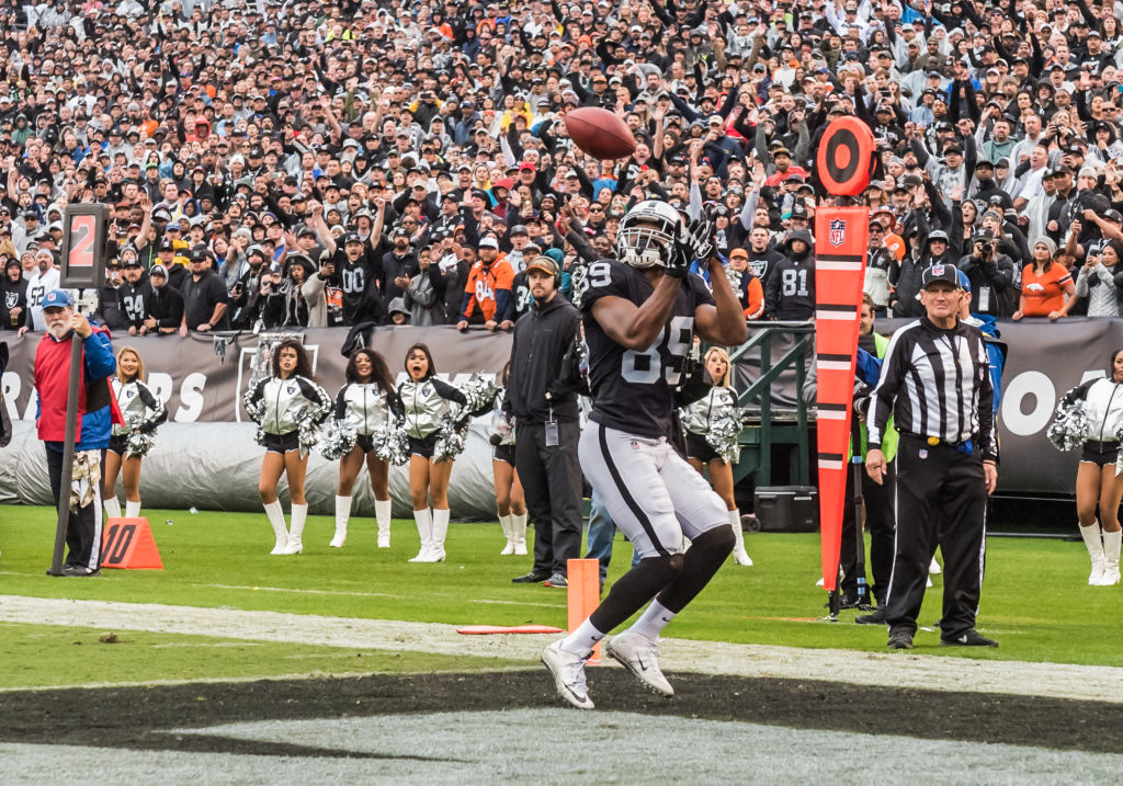 Oakland Raiders wide receiver Amari Cooper (89) catches a touchdown pass during the game between the Denver Broncos verses the Oakland Raiders on Sunday, November 26, 2017 at the Oakland Alameda Coliseum in Oakland, California(Photo by Douglas Stringer/Icon Sportswire via Getty Images)